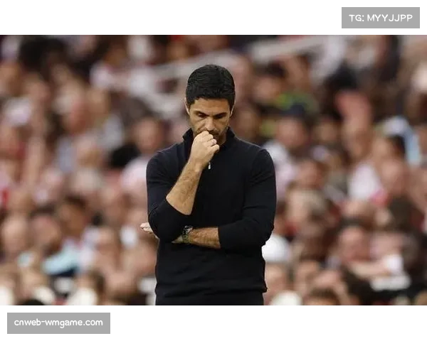 阿尔特塔出奇招：阿森纳球员用手指顶着笔进行训练